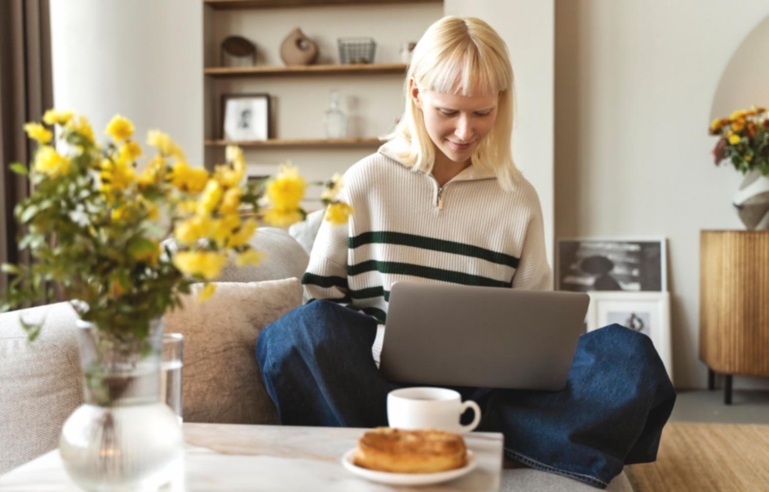 Espace de travail moderne avec outils de modélisation financière